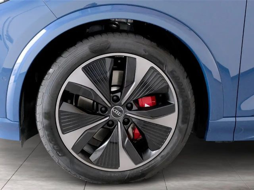 Audi SQ6 e-tron
