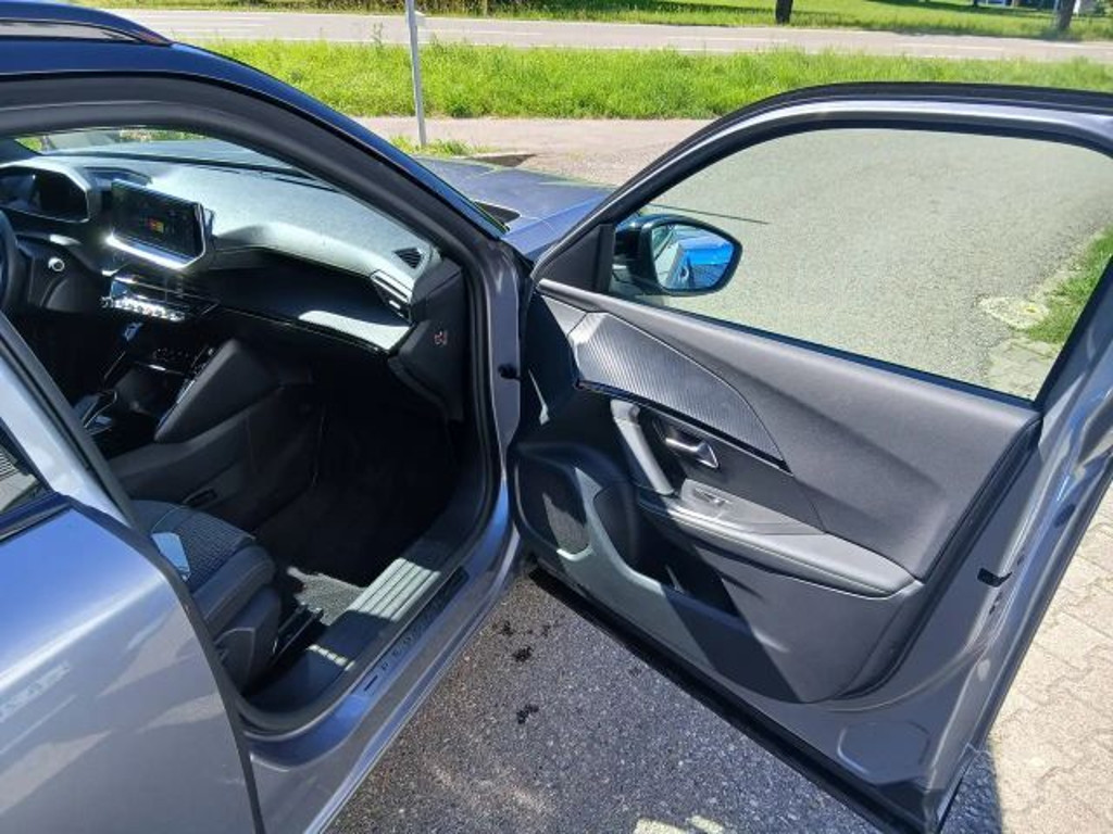 Peugeot e-2008