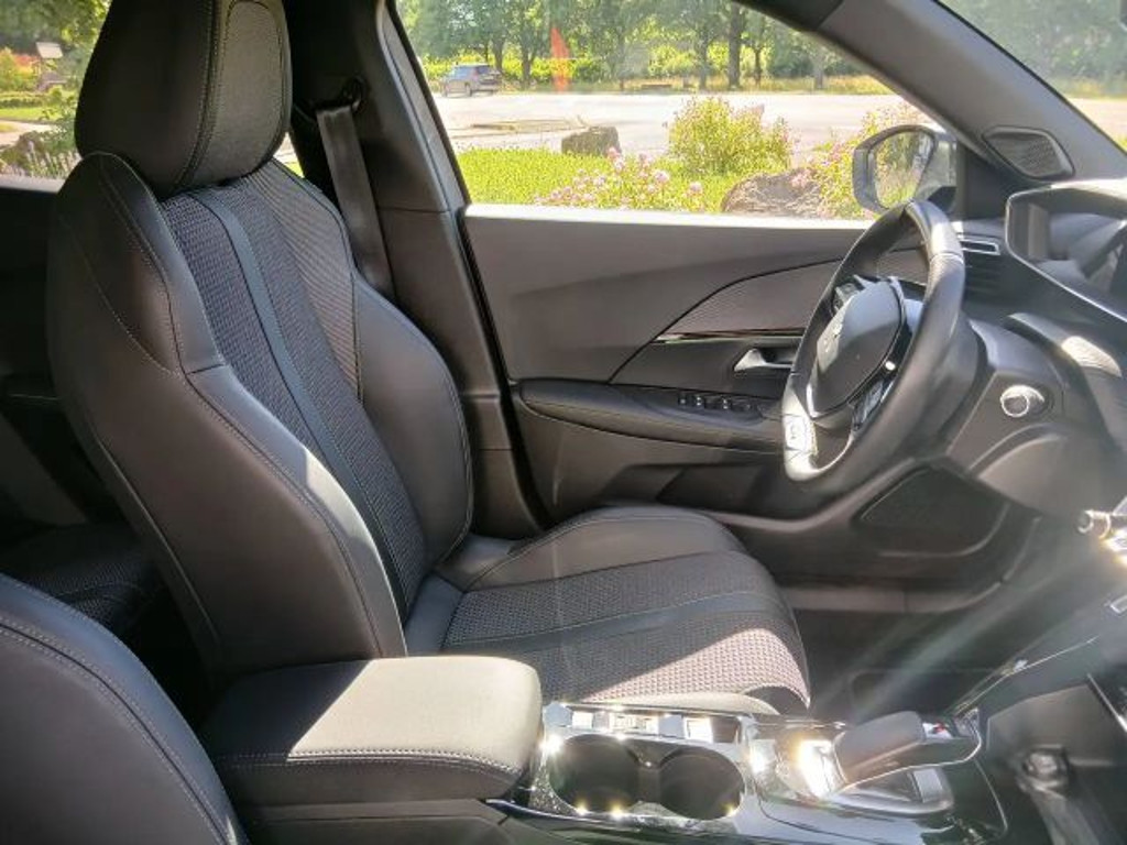 Peugeot e-2008