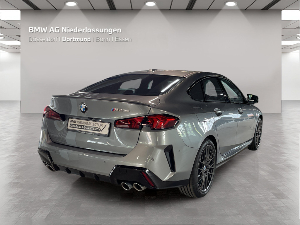 BMW M235