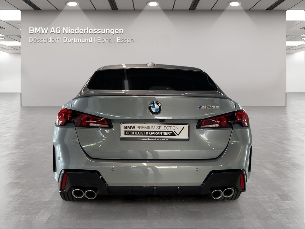 BMW M235