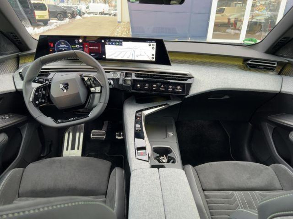 Peugeot E-5008