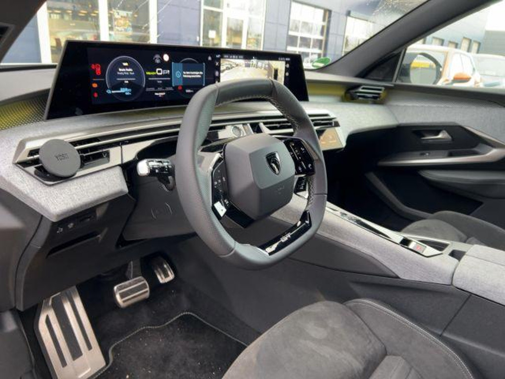 Peugeot E-5008