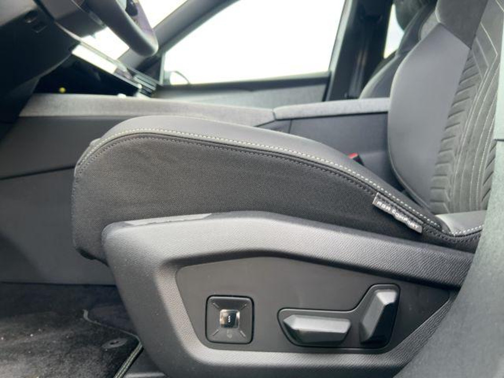 Peugeot E-5008