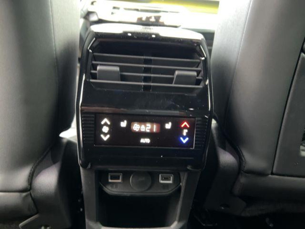 Peugeot E-5008