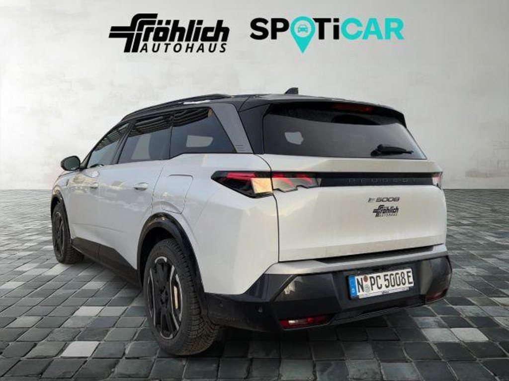 Peugeot E-5008