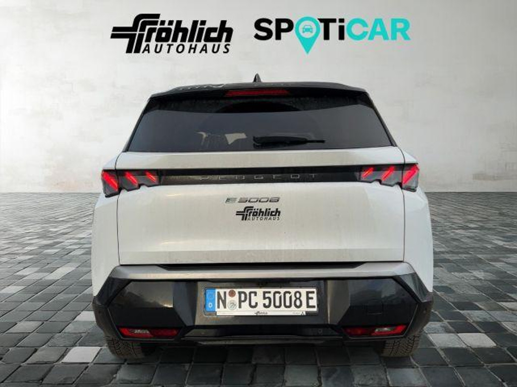 Peugeot E-5008