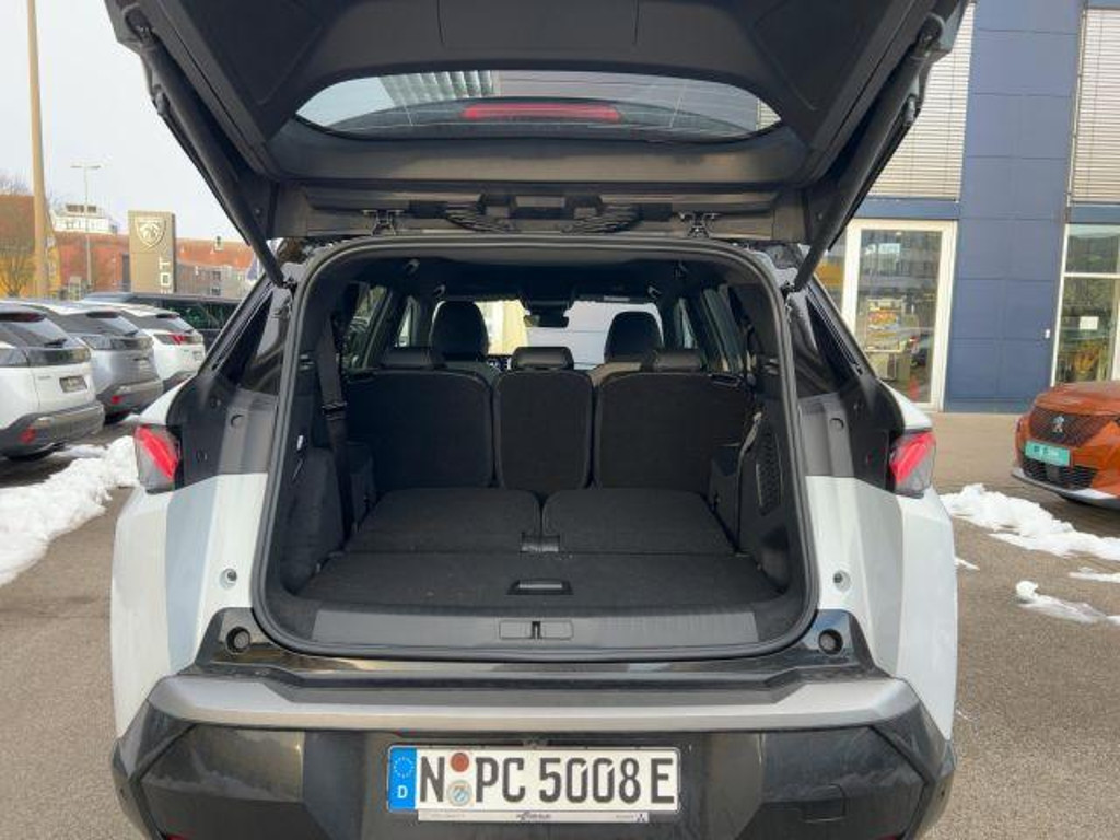 Peugeot E-5008