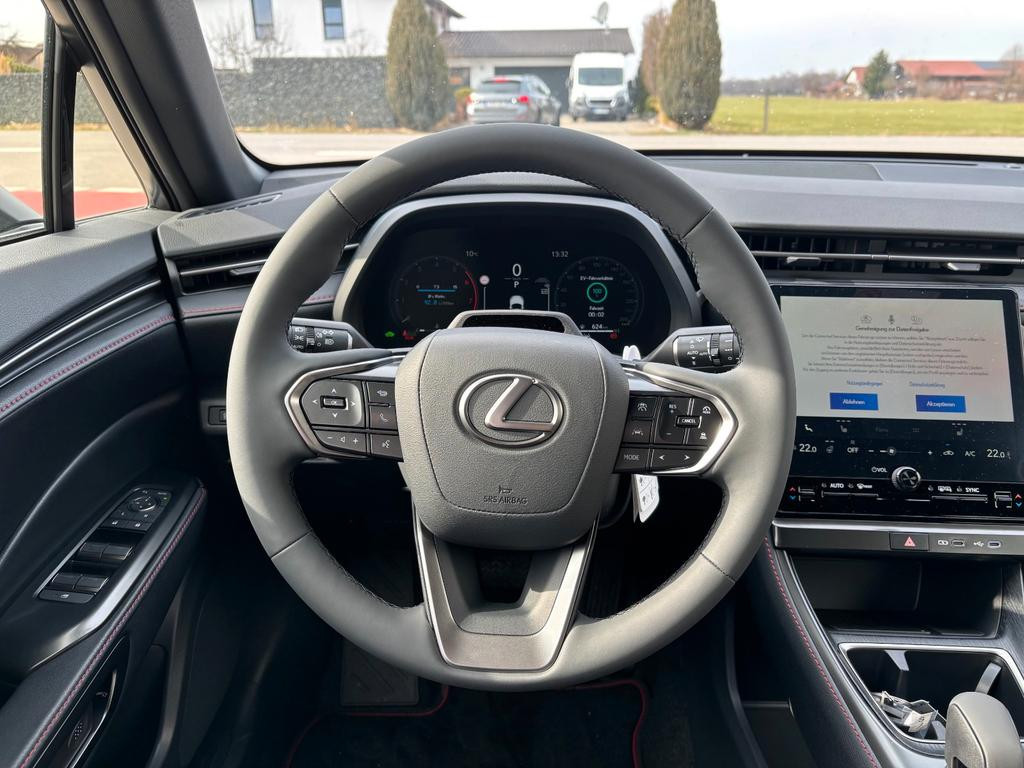 Lexus LBX