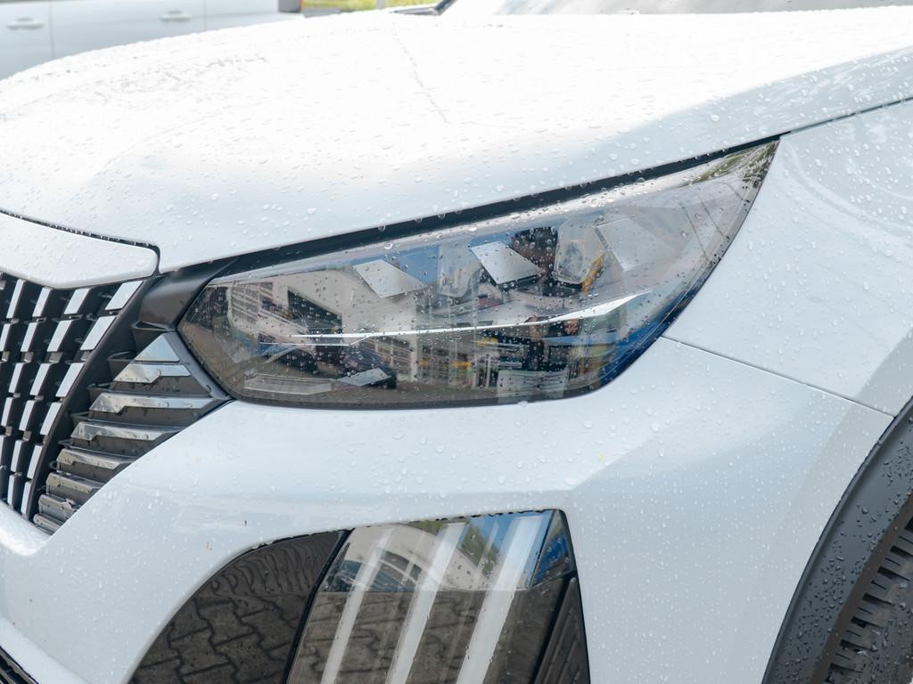 Peugeot e-2008