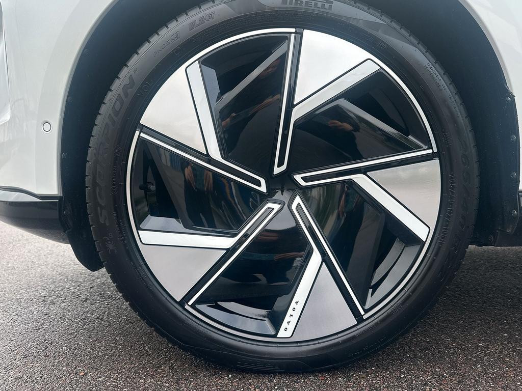 Volvo EX90