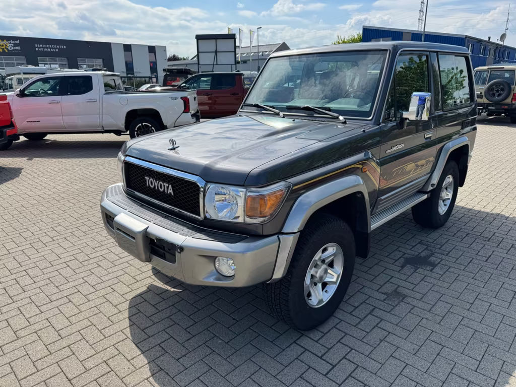 Toyota Land Cruiser GRJ 71 LX+ diff. M/T grau Voll.