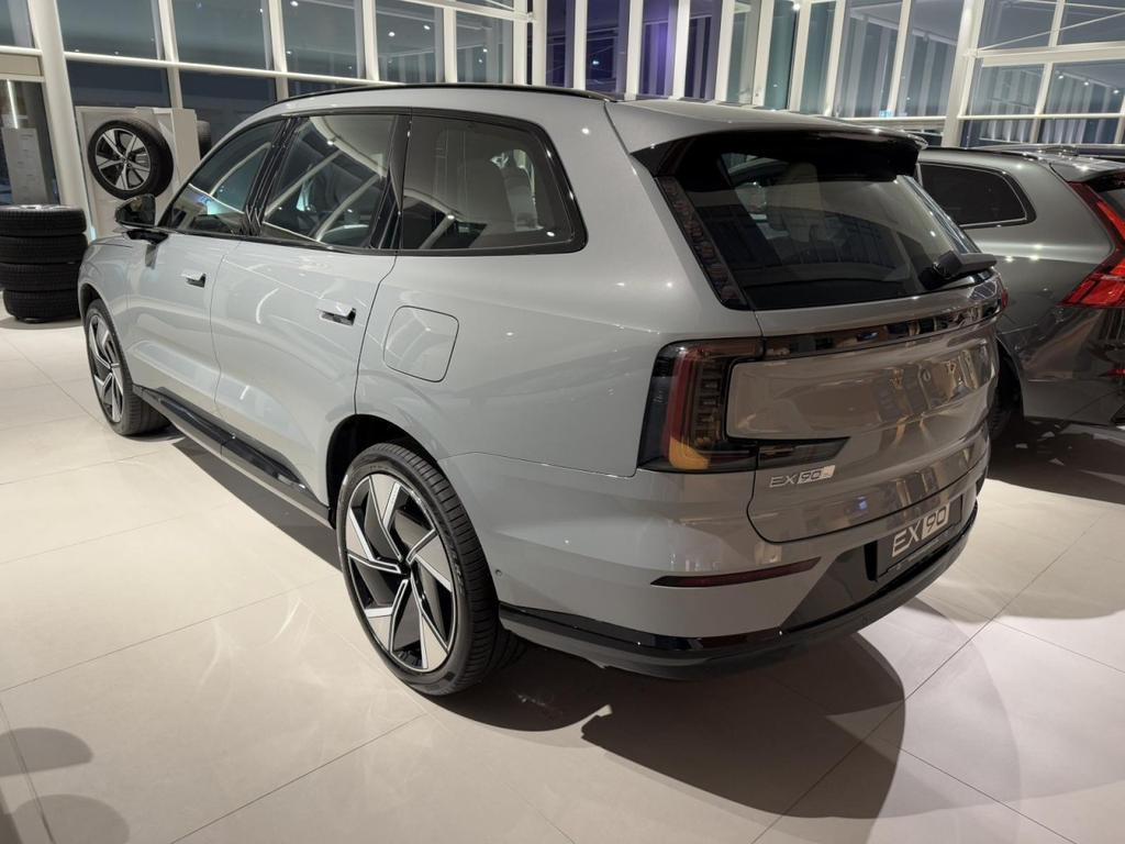 Volvo EX90