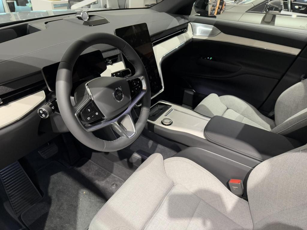 Volvo EX90