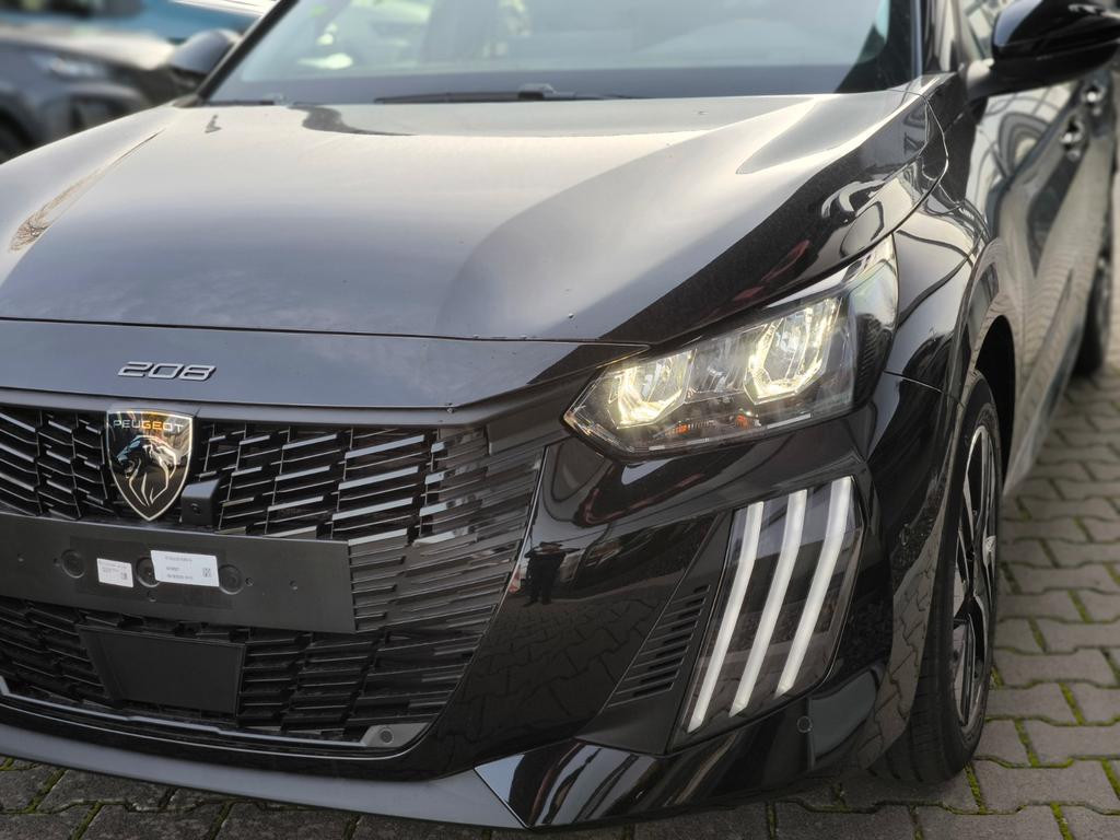 Peugeot e-208