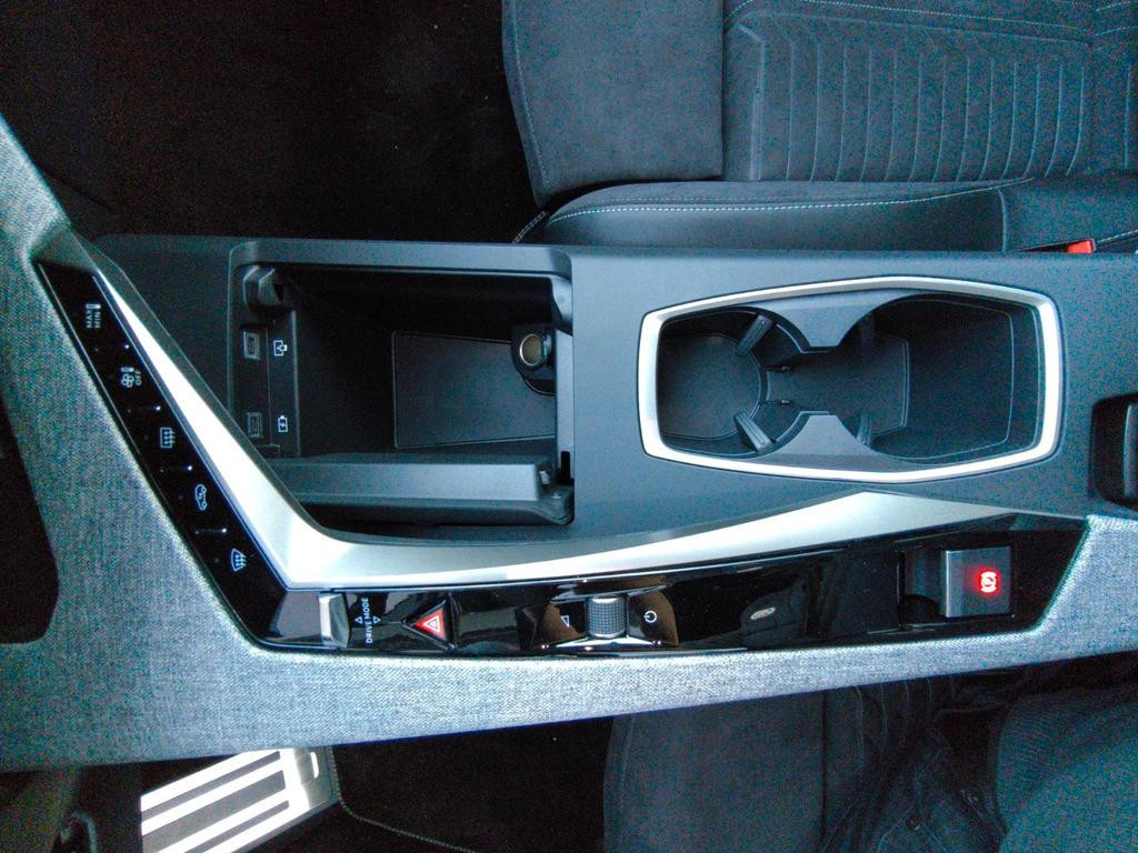 Peugeot E-3008