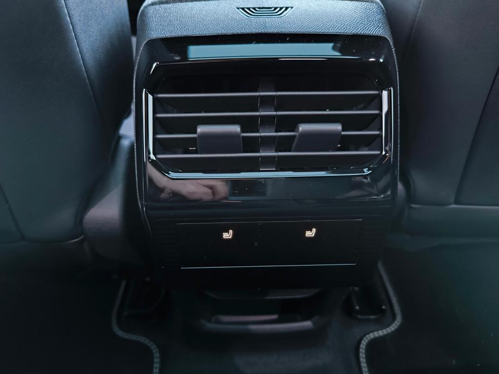 Peugeot E-3008