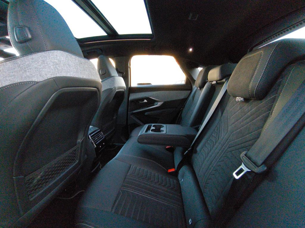 Peugeot E-3008