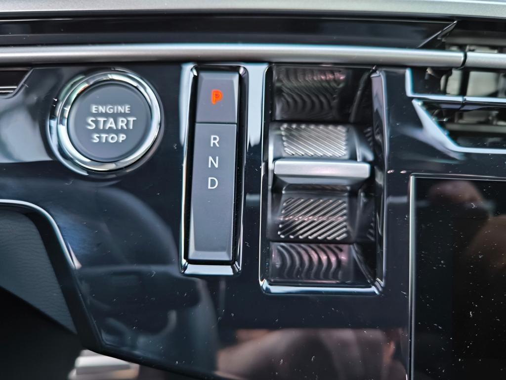 Peugeot E-3008