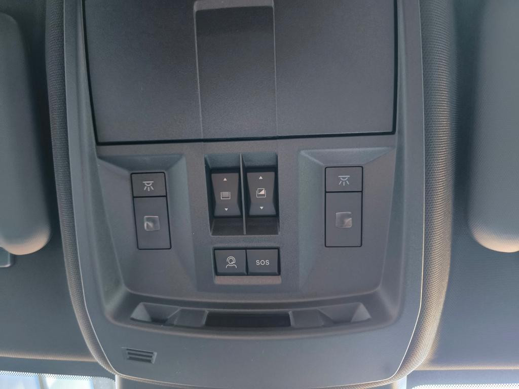 Peugeot E-3008
