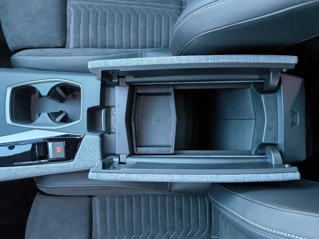 Peugeot E-3008