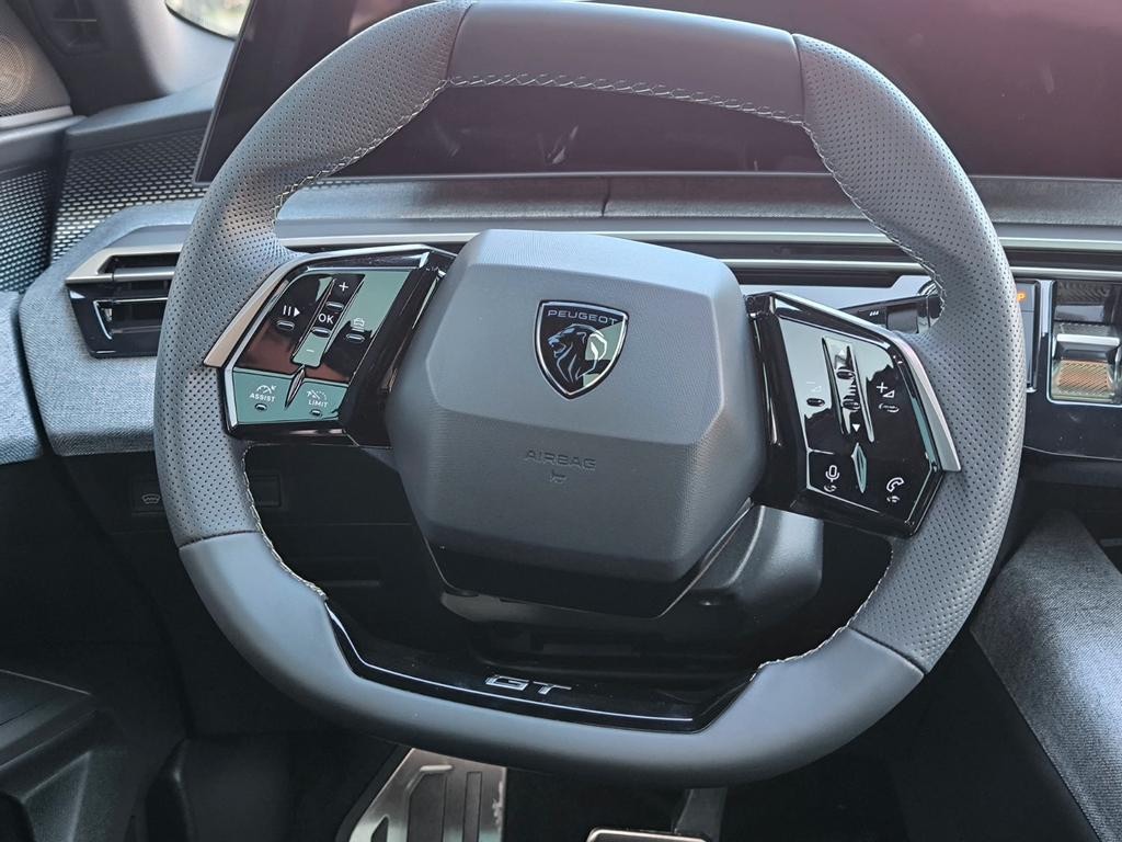 Peugeot E-3008