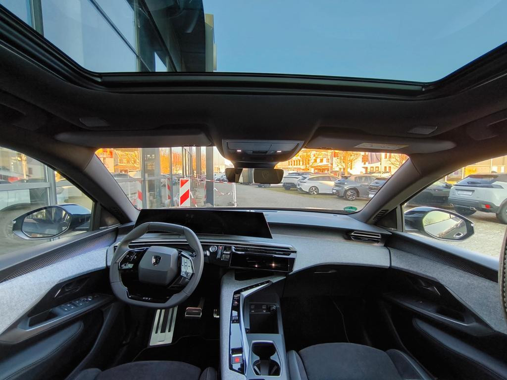 Peugeot E-3008