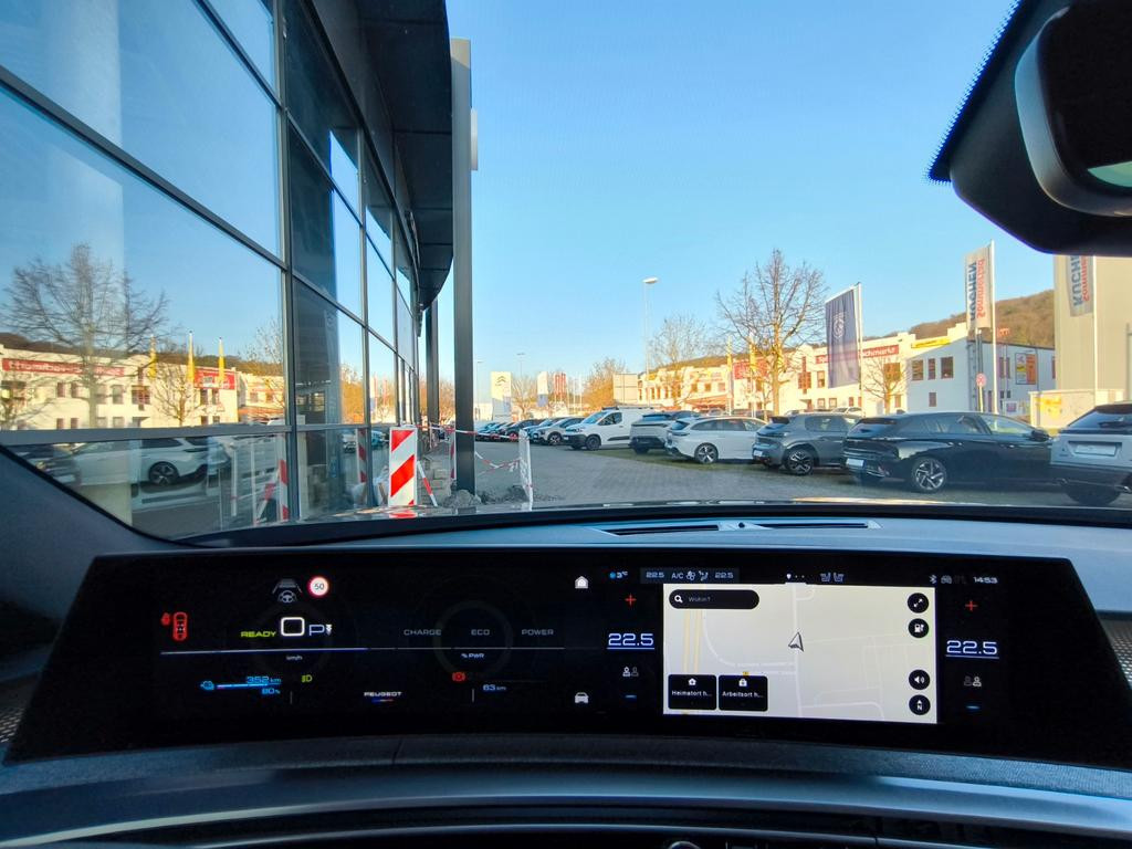 Peugeot E-3008