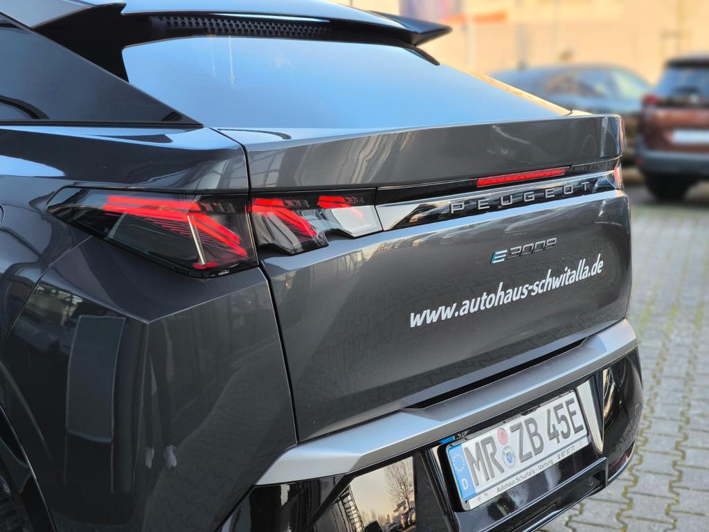 Peugeot E-3008