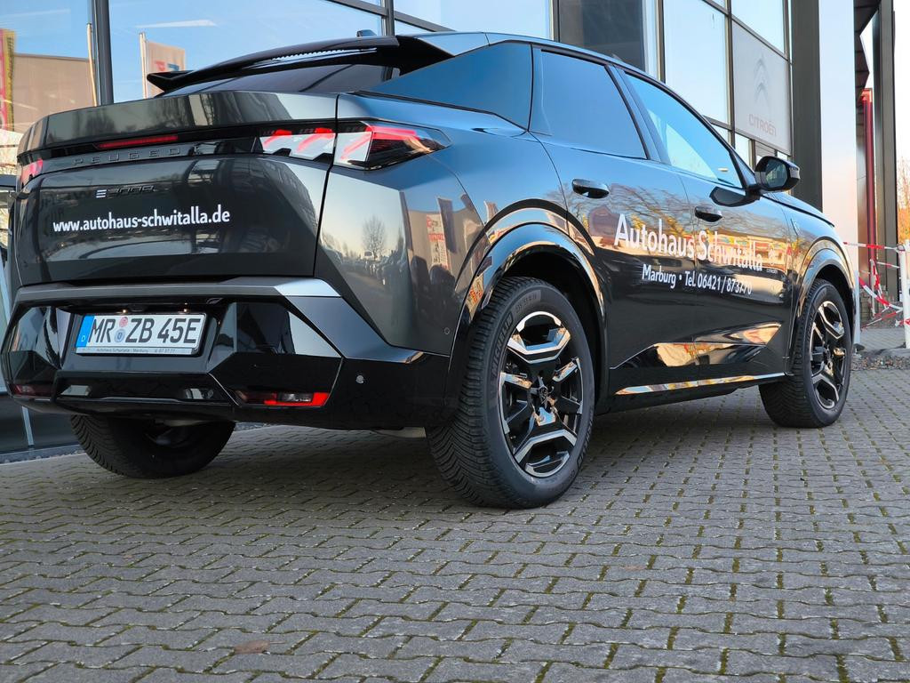 Peugeot E-3008