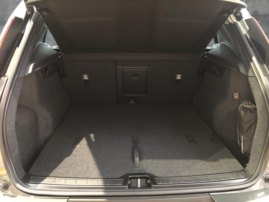 Volvo XC40 Plus Dark