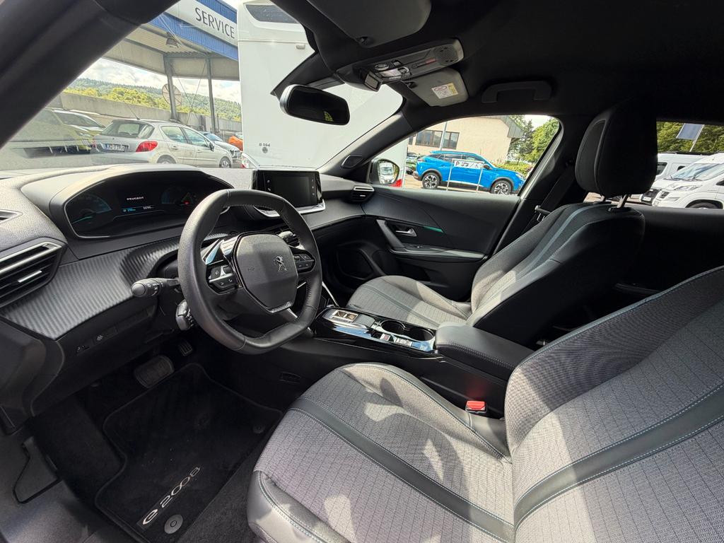 Peugeot e-2008