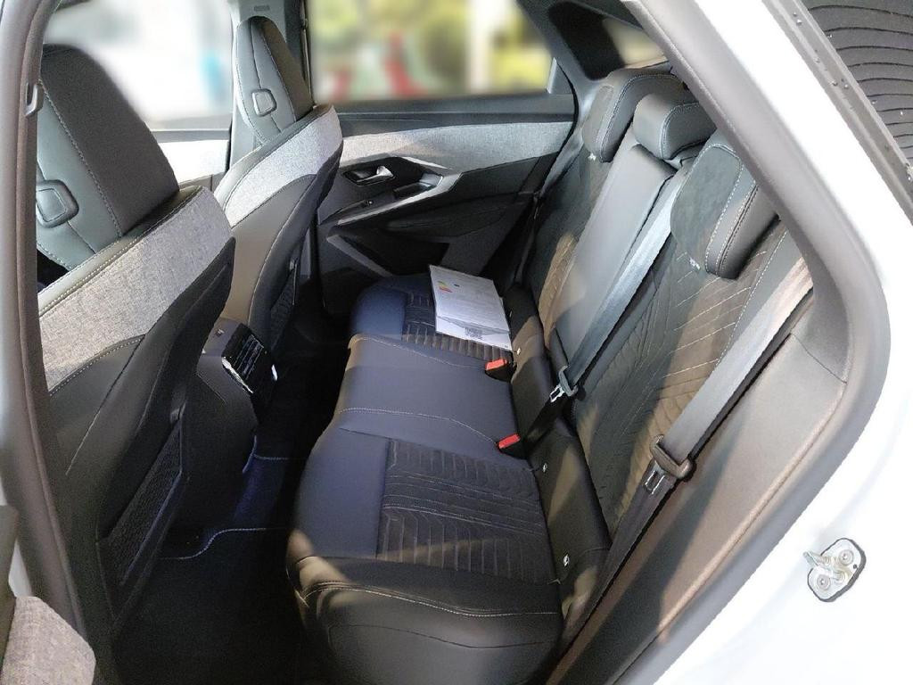 Peugeot E-3008