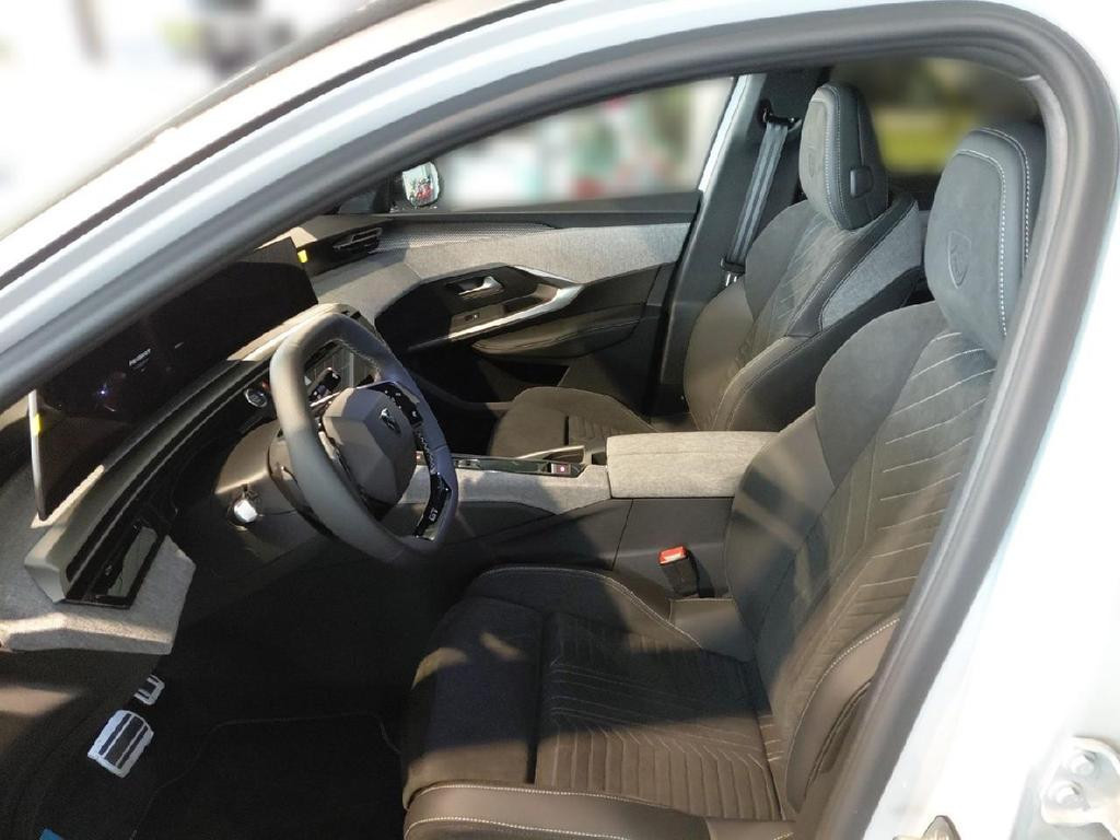 Peugeot E-3008