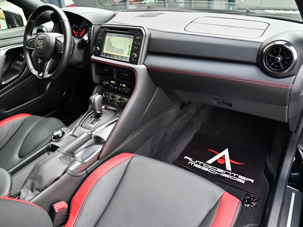 Nissan GT-R