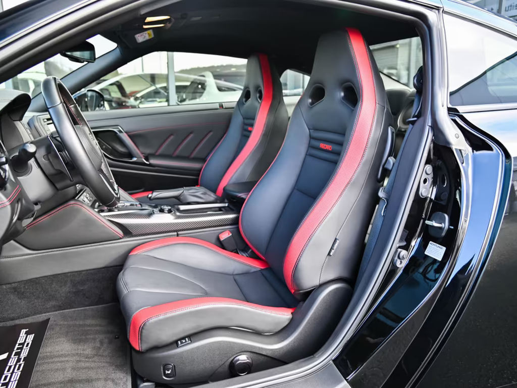 Nissan GT-R