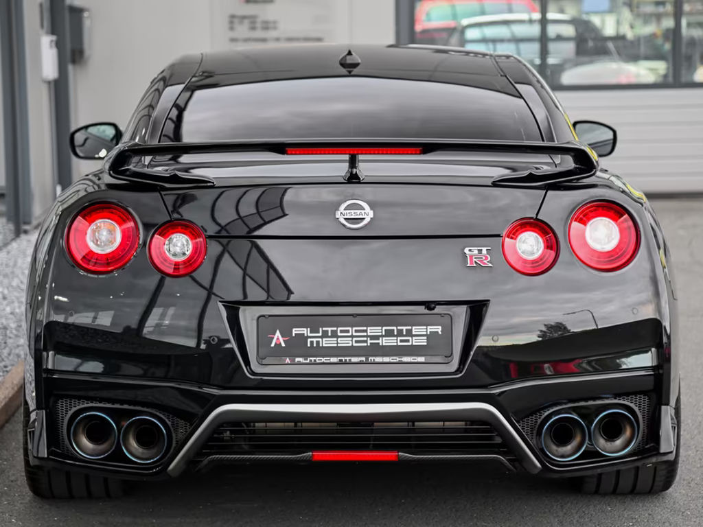Nissan GT-R