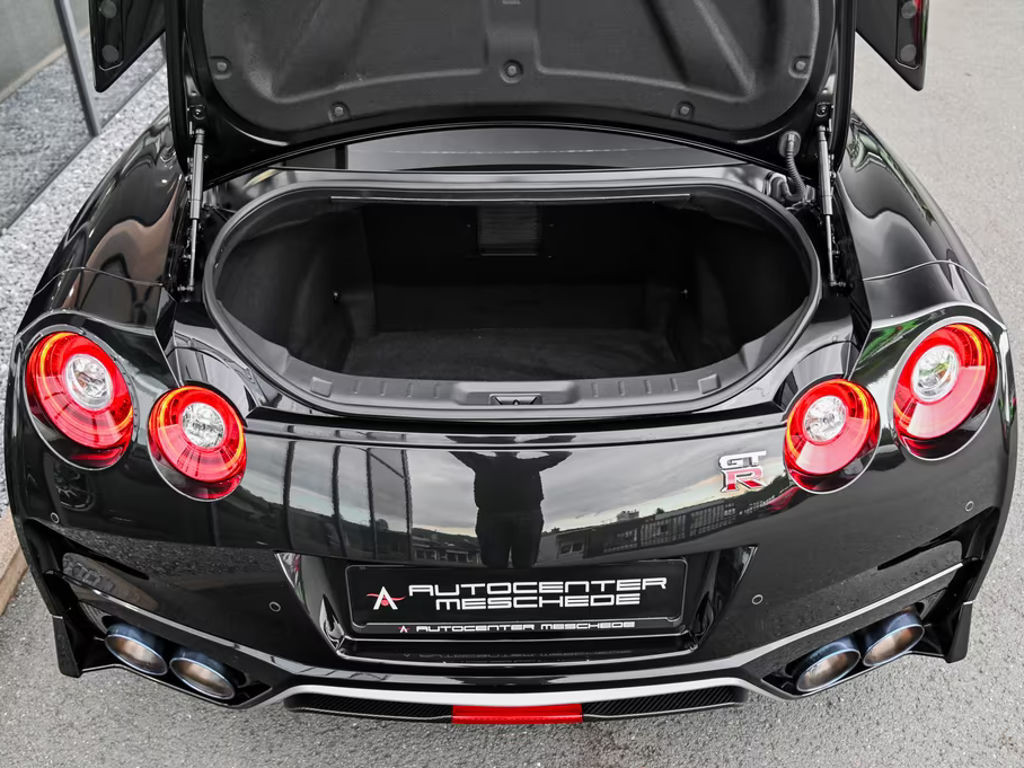 Nissan GT-R