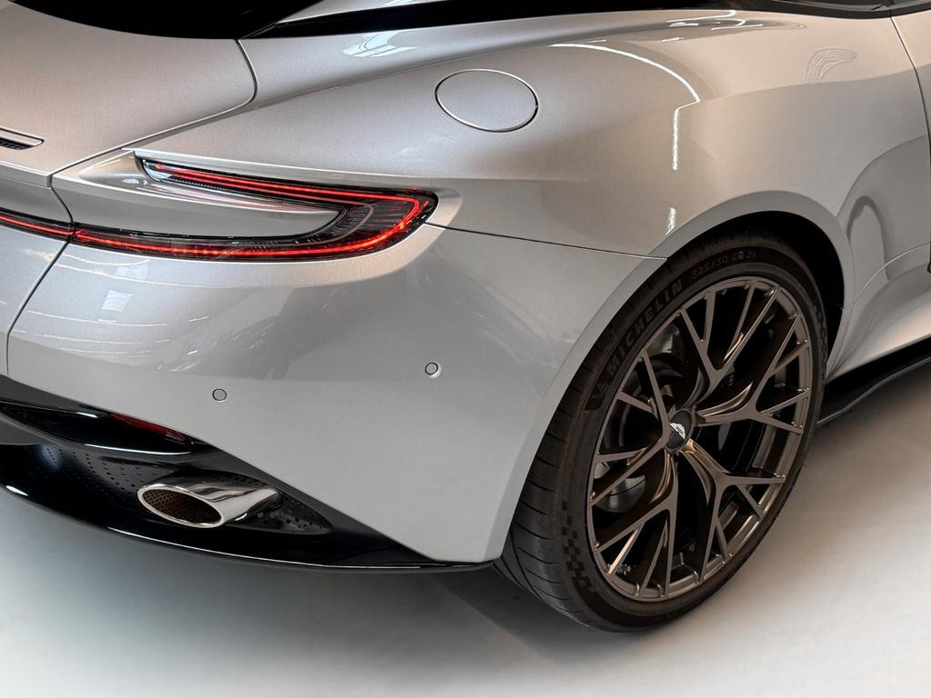 Aston Martin DB12
