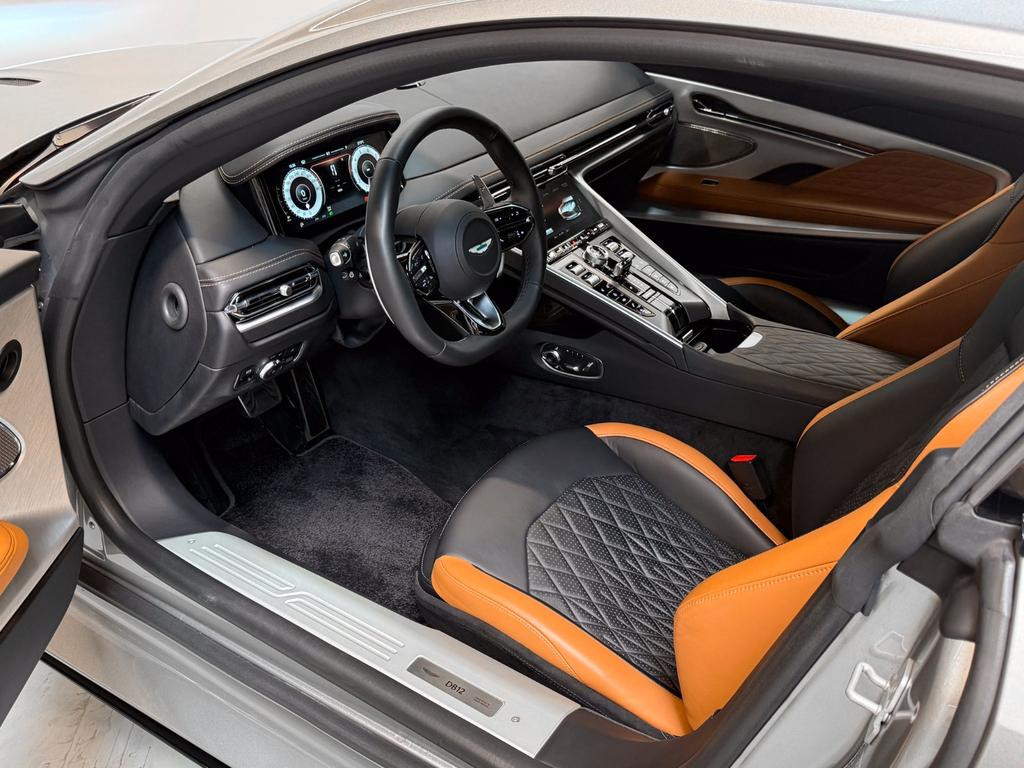 Aston Martin DB12