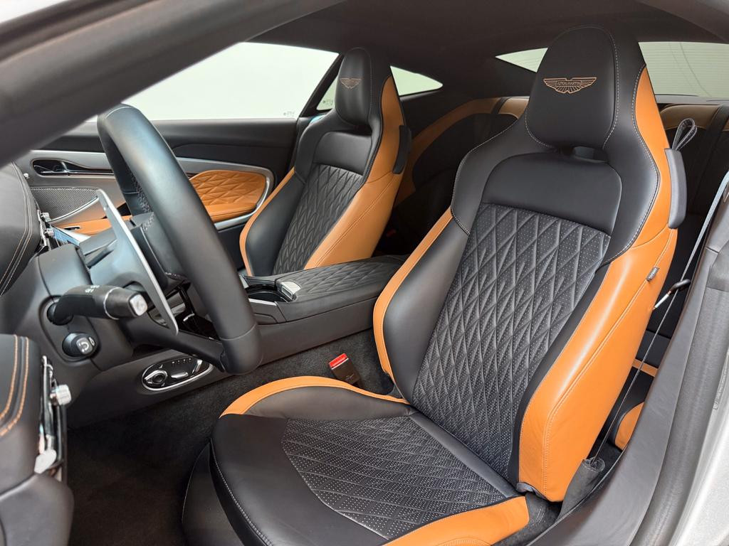 Aston Martin DB12