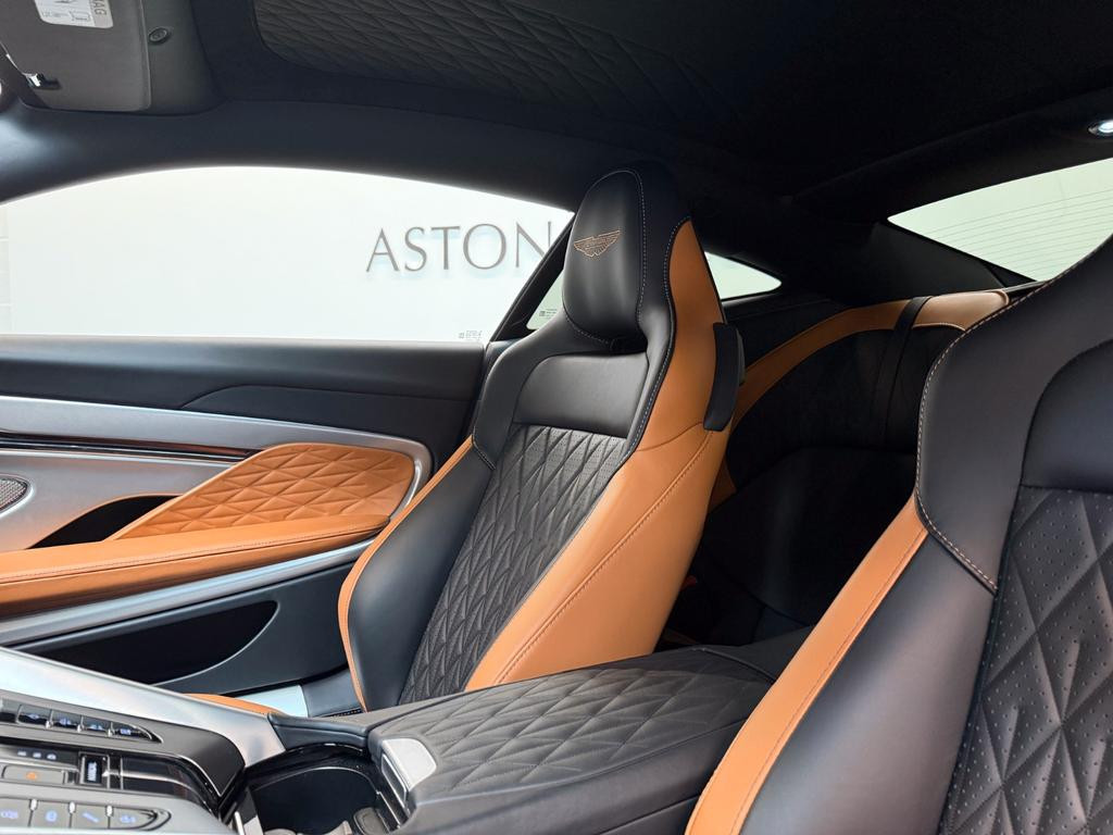 Aston Martin DB12