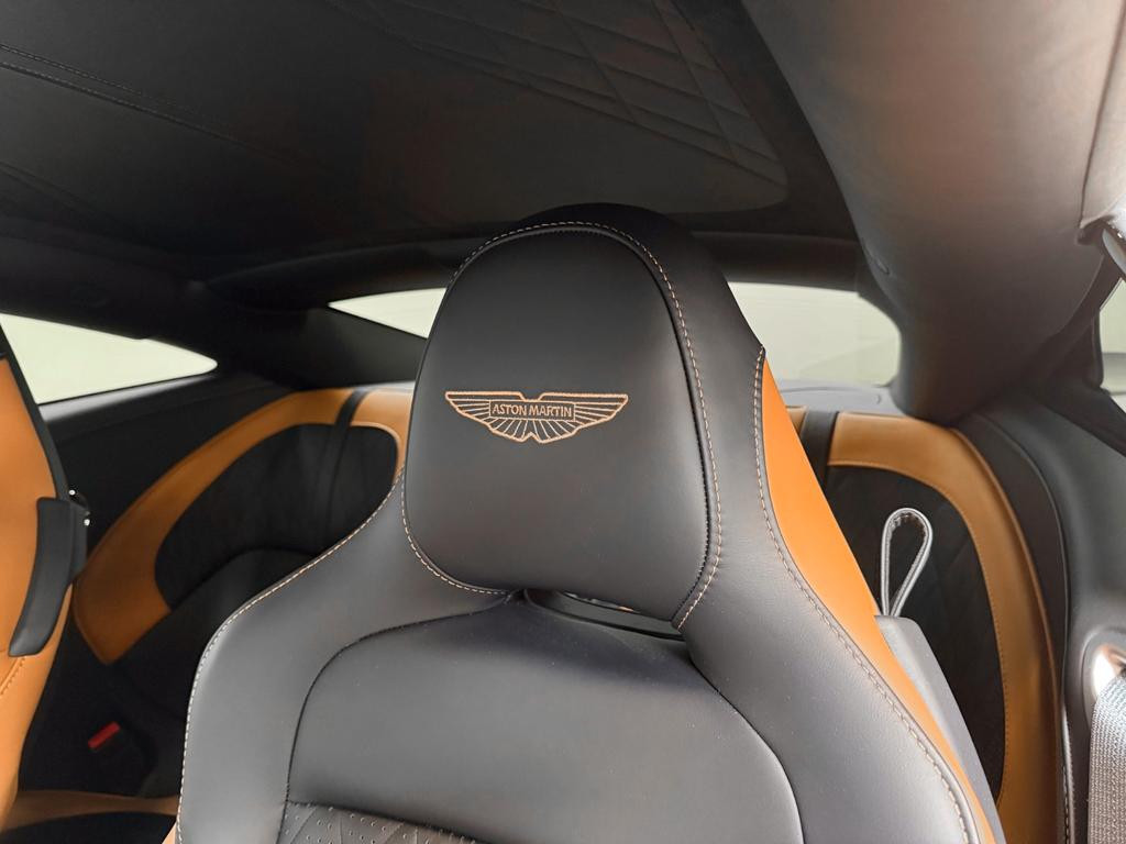 Aston Martin DB12