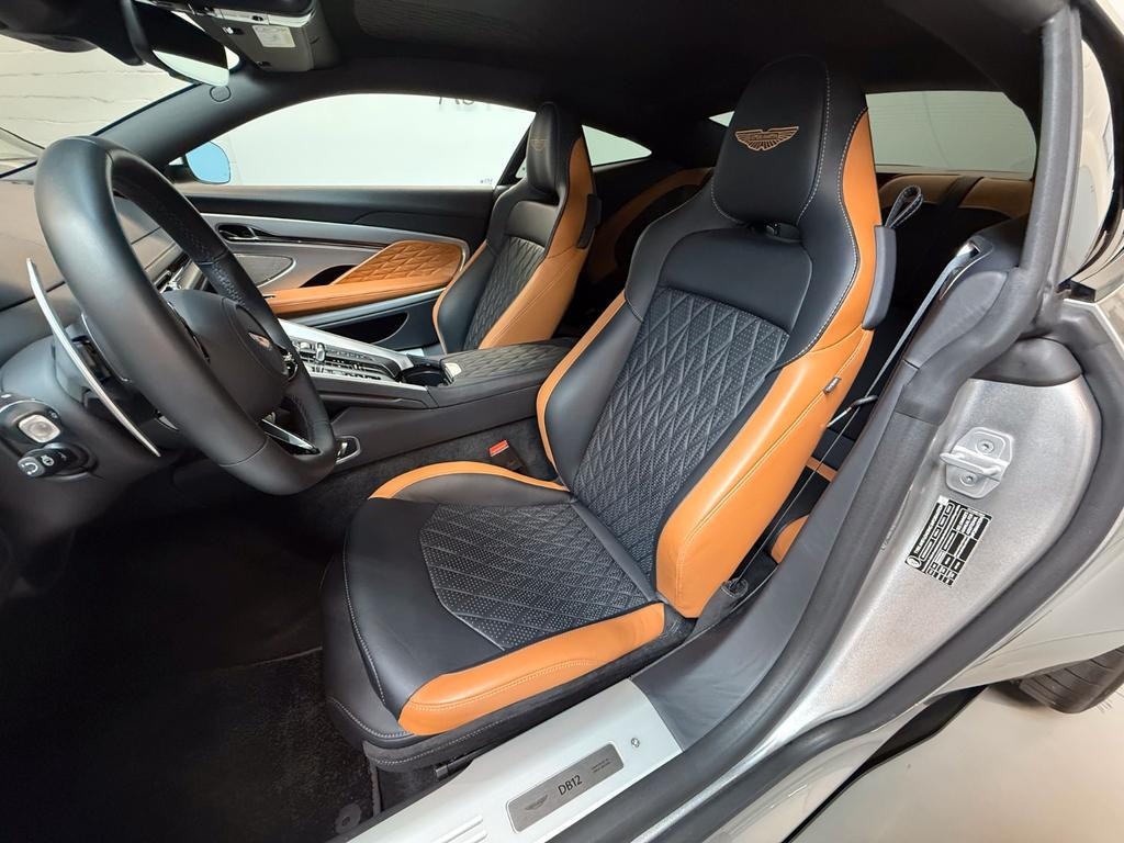 Aston Martin DB12
