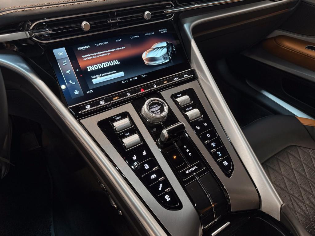 Aston Martin DB12