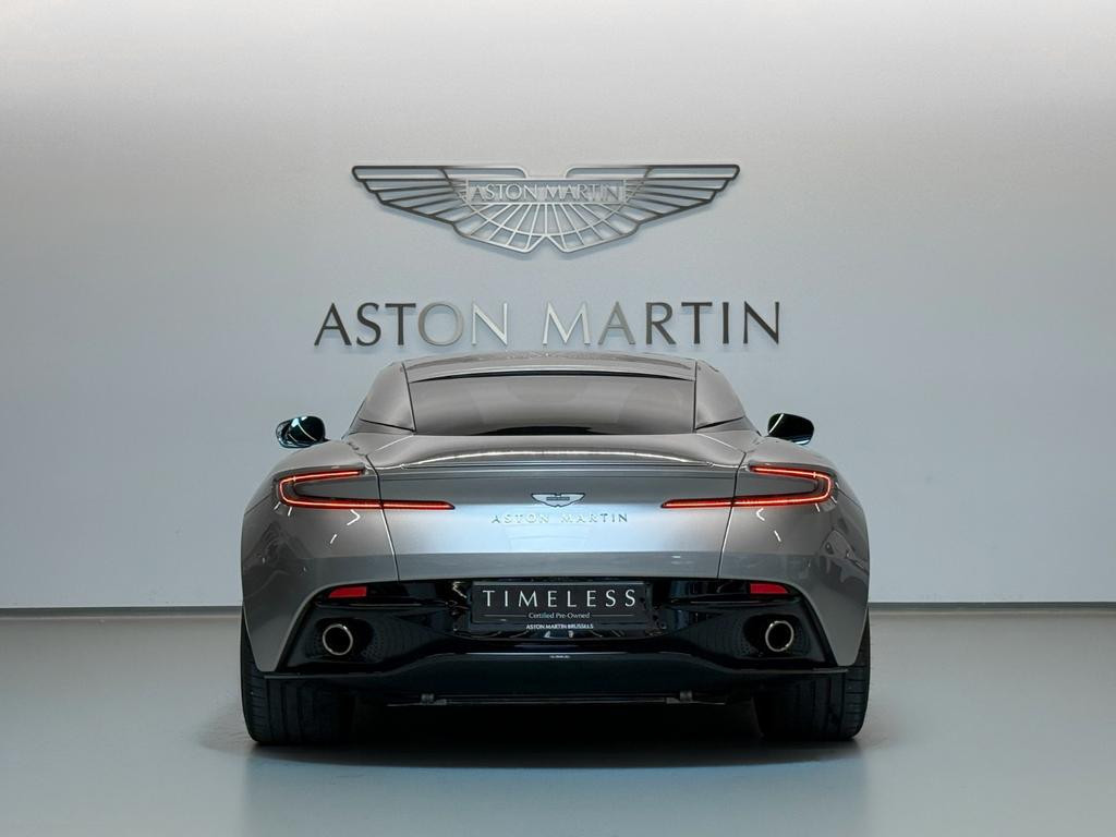 Aston Martin DB12