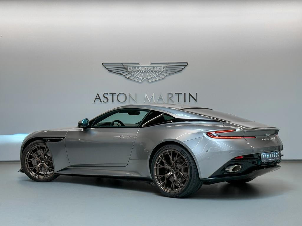Aston Martin DB12