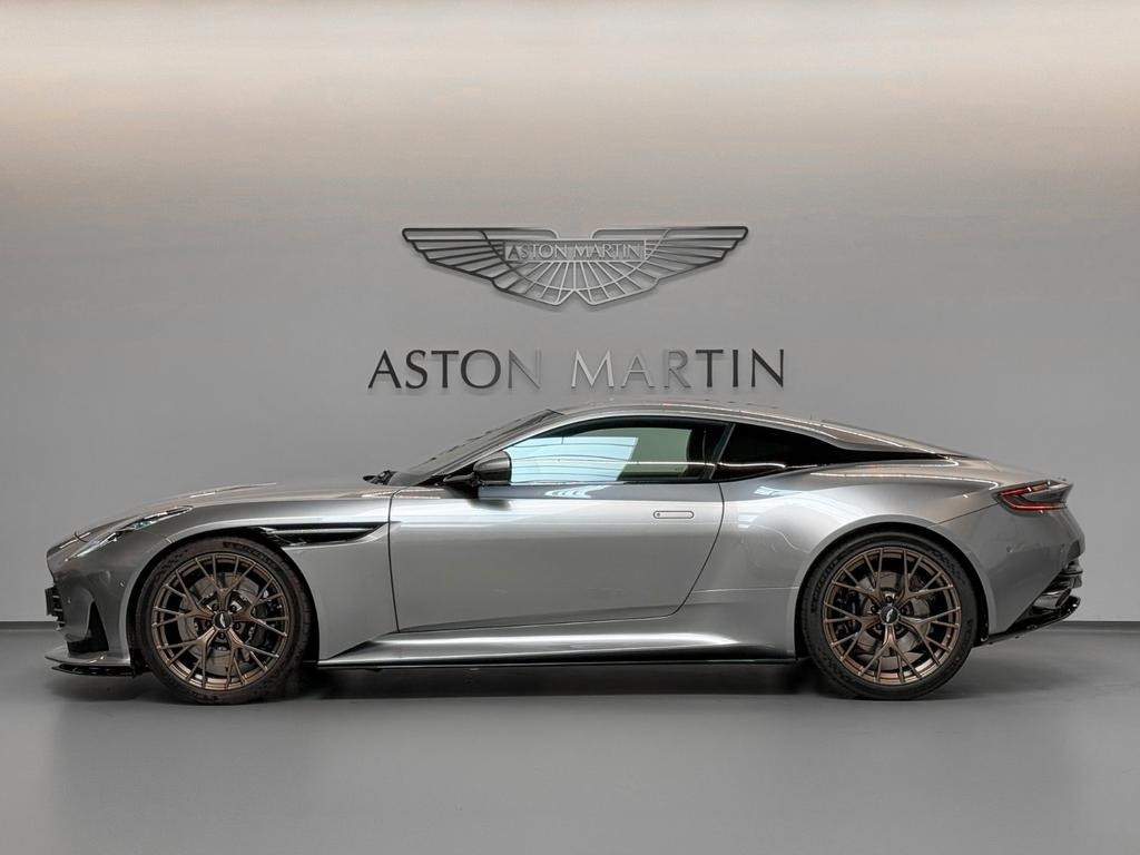 Aston Martin DB12