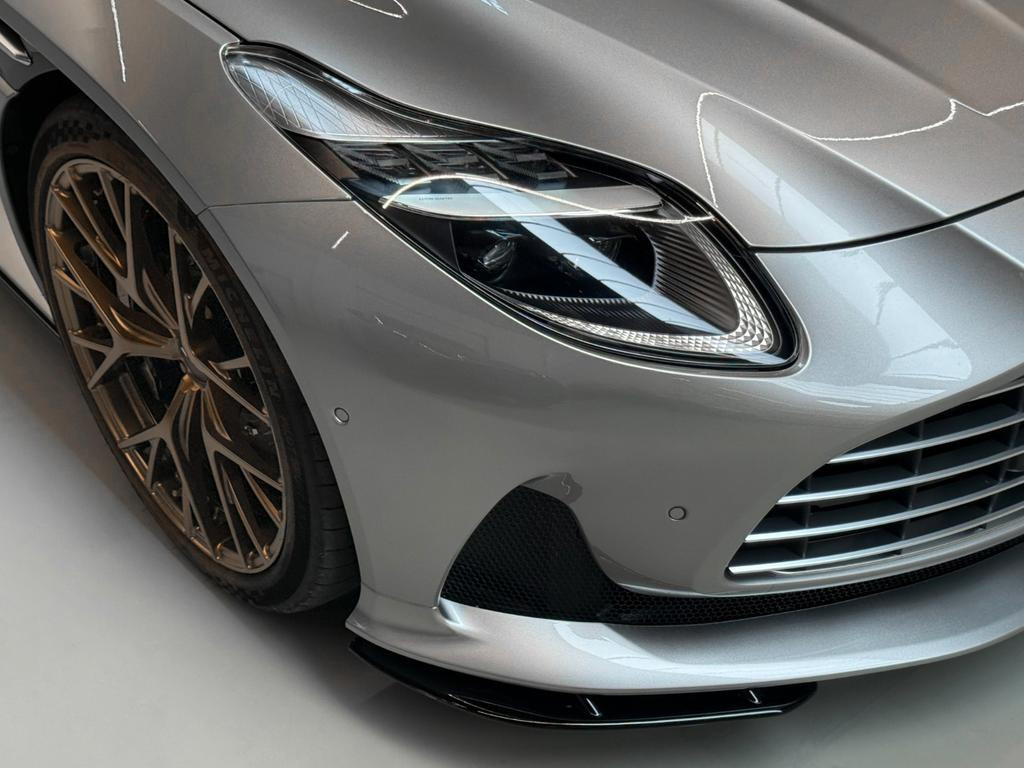 Aston Martin DB12
