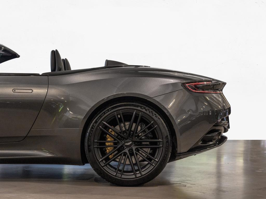 Aston Martin DB12